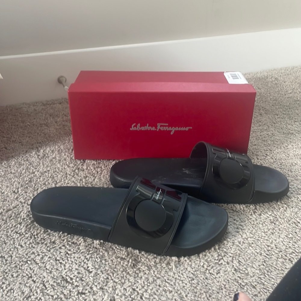 Men’s ferragmo black on black slides